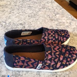 Girls Toms Like-New Size 2